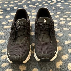 Women’s On sneakers size 8.5